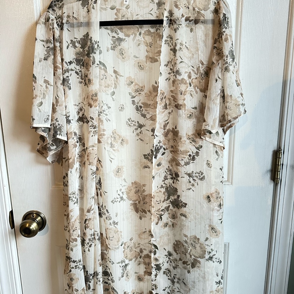 Maurices Beige Floral Kimono